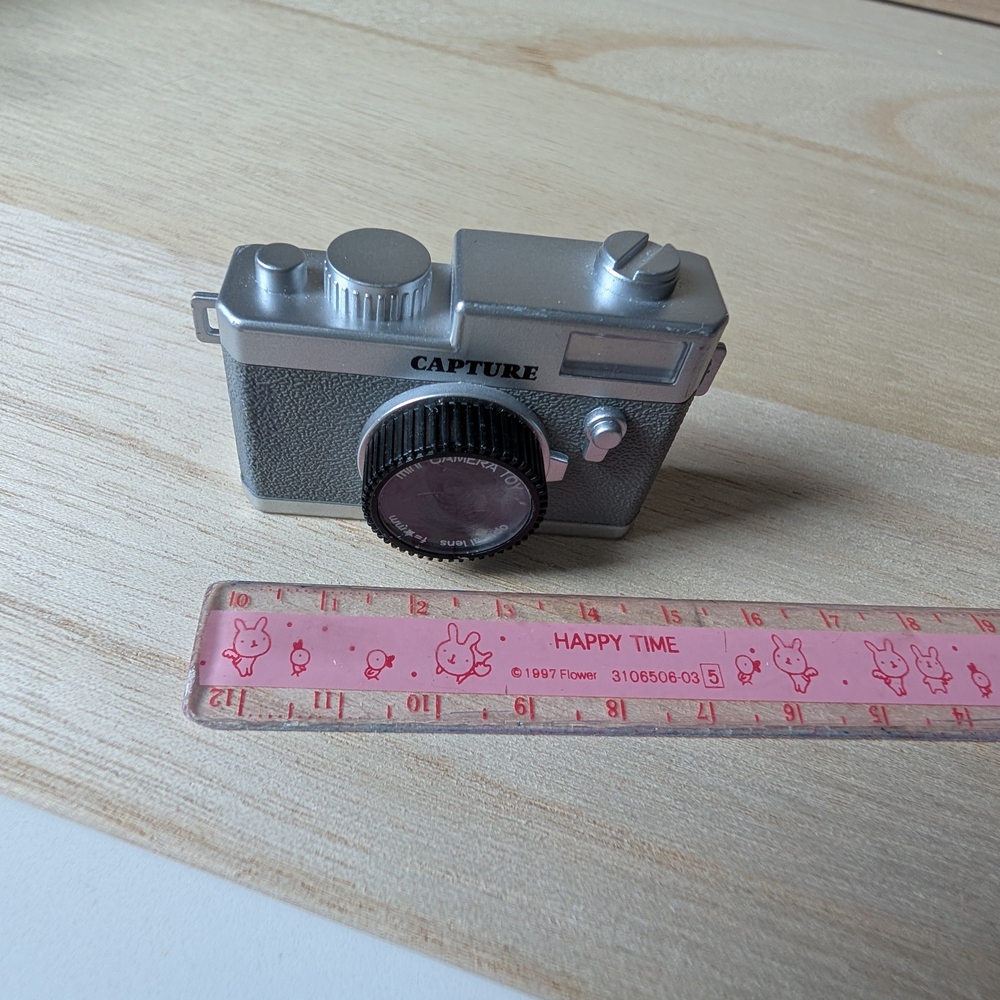 Miniature Camera Keychain - Picture 8 of 9